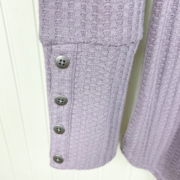 Chaser Lilac Purple Waffle Knit Thermal Button Cuff Long Sleeve Top Size Small - Picture 6 of 8